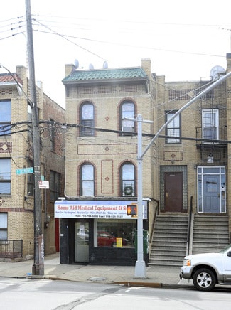 Plus de détails pour 2446 E Tremont Ave, Bronx, NY - Logement à vendre