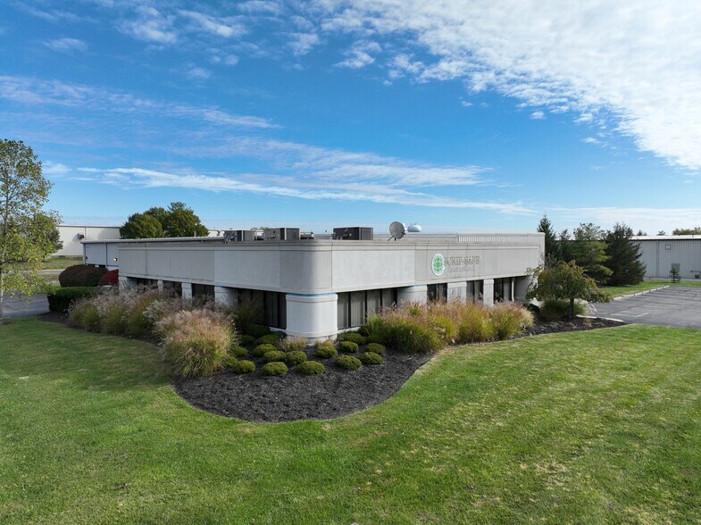 136 Commerce Blvd, Loveland, OH à vendre - Photo de l’immeuble – Image 1 sur 3