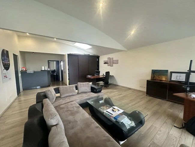 Plus de détails pour Bureau à vendre