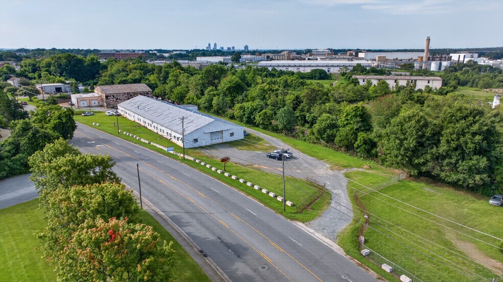 4002 Indiana Ave, Winston-Salem, NC à louer - Photo de l’immeuble – Image 3 sur 6