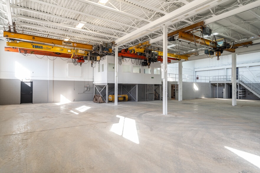 100 Burland Cres, Hamilton, ON à louer - Photo de l’immeuble – Image 2 sur 31