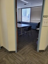 180 Dundas St W, Toronto, ON à louer Photo intérieure– Image 2 sur 6