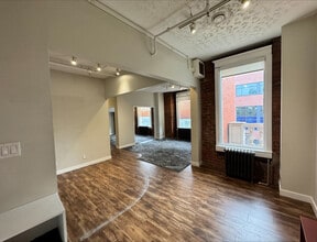 908 17th Ave SW, Calgary, AB à louer Photo intérieure– Image 2 sur 3