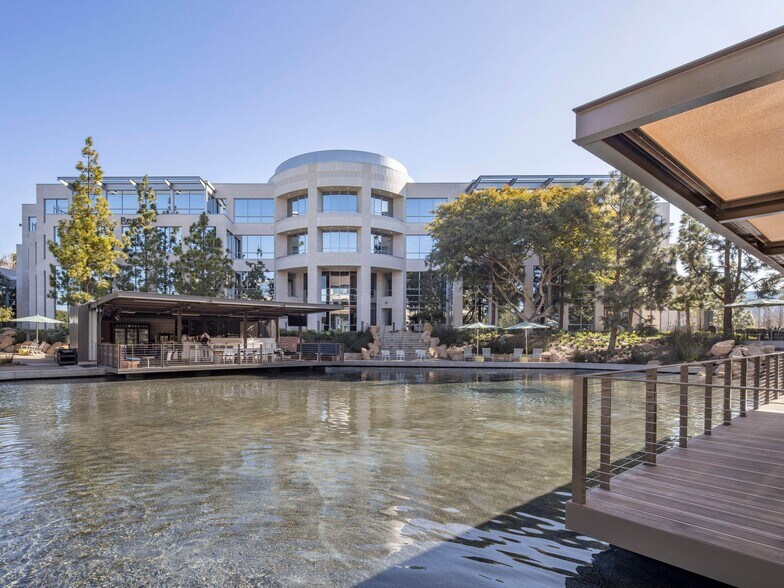 4435 Eastgate Mall, San Diego, CA à louer - Photo de l’immeuble – Image 3 sur 7