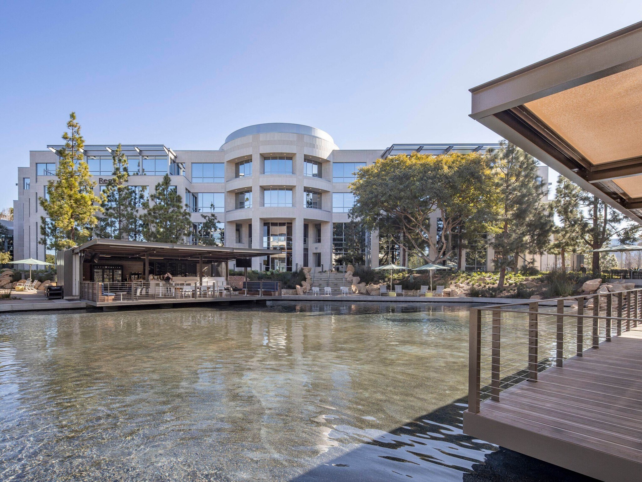 4435 Eastgate Mall, San Diego, CA à louer Photo de l’immeuble– Image 1 sur 6