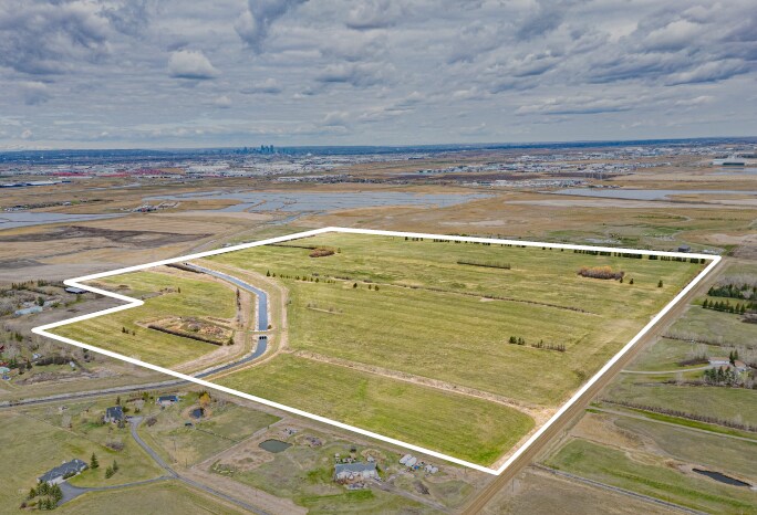 Township Road 241, Calgary, AB à vendre Photo principale– Image 1 sur 2