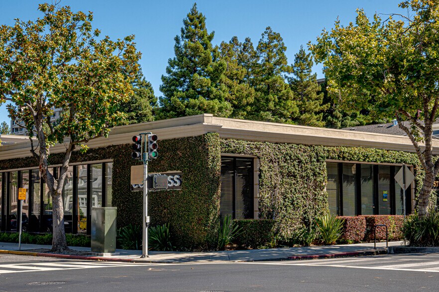 568-578 University Ave, Palo Alto, CA à vendre - Photo de l’immeuble – Image 2 sur 24