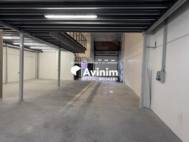 Plus de détails pour Local d’activités à vendre