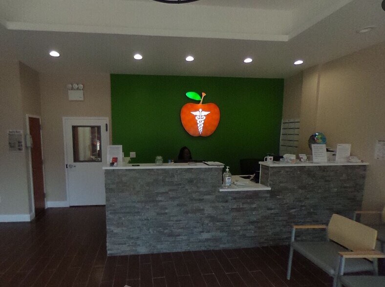 3805 Church Ave, Brooklyn, NY à louer - Photo de l’immeuble – Image 2 sur 11