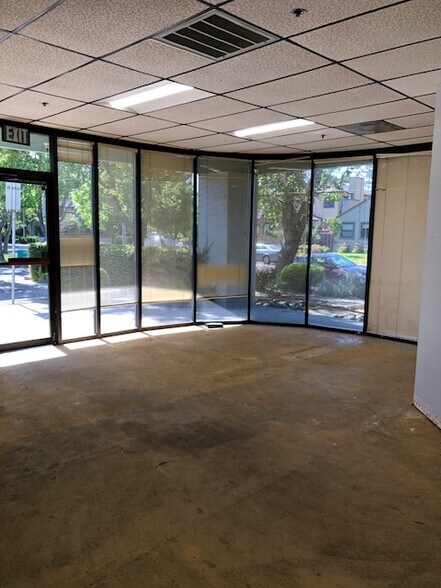 1455 N Dutton Ave, Santa Rosa, CA à louer - Photo de l’immeuble – Image 3 sur 9