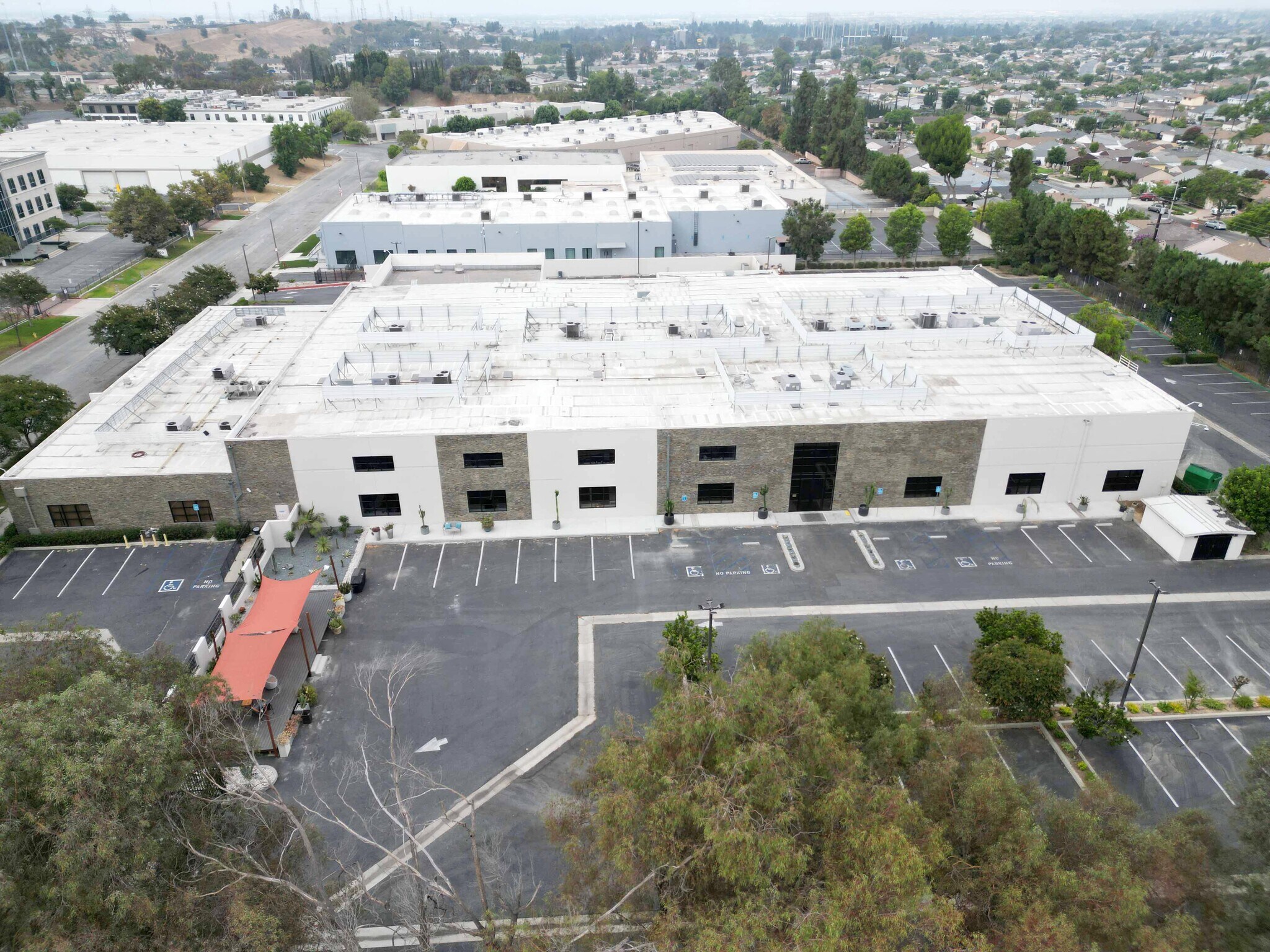 2001 Saturn St, Monterey Park, CA à vendre Photo principale– Image 1 sur 155