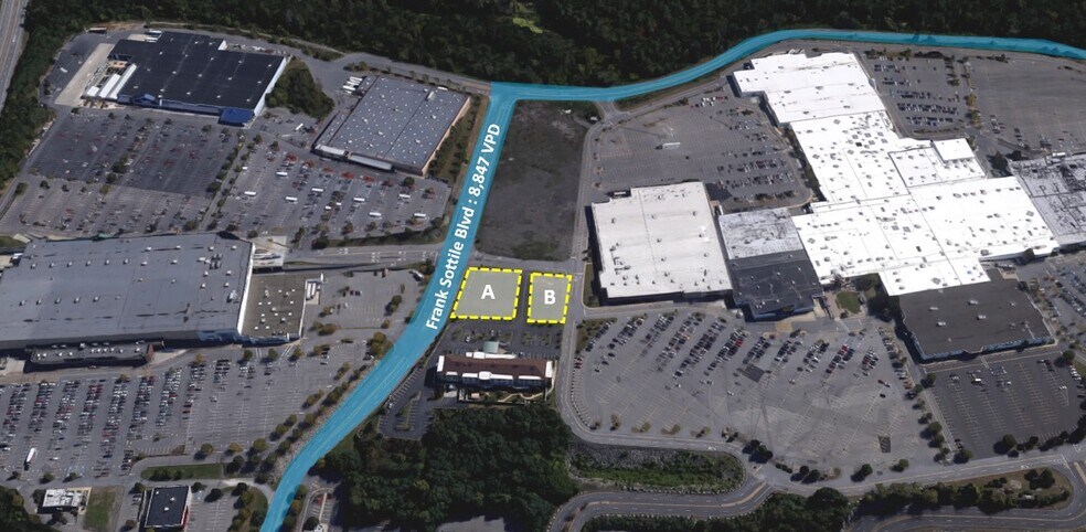 650-670 Frank Sottile blvd, Kingston, NY à vendre - Photo de l’immeuble – Image 2 sur 11