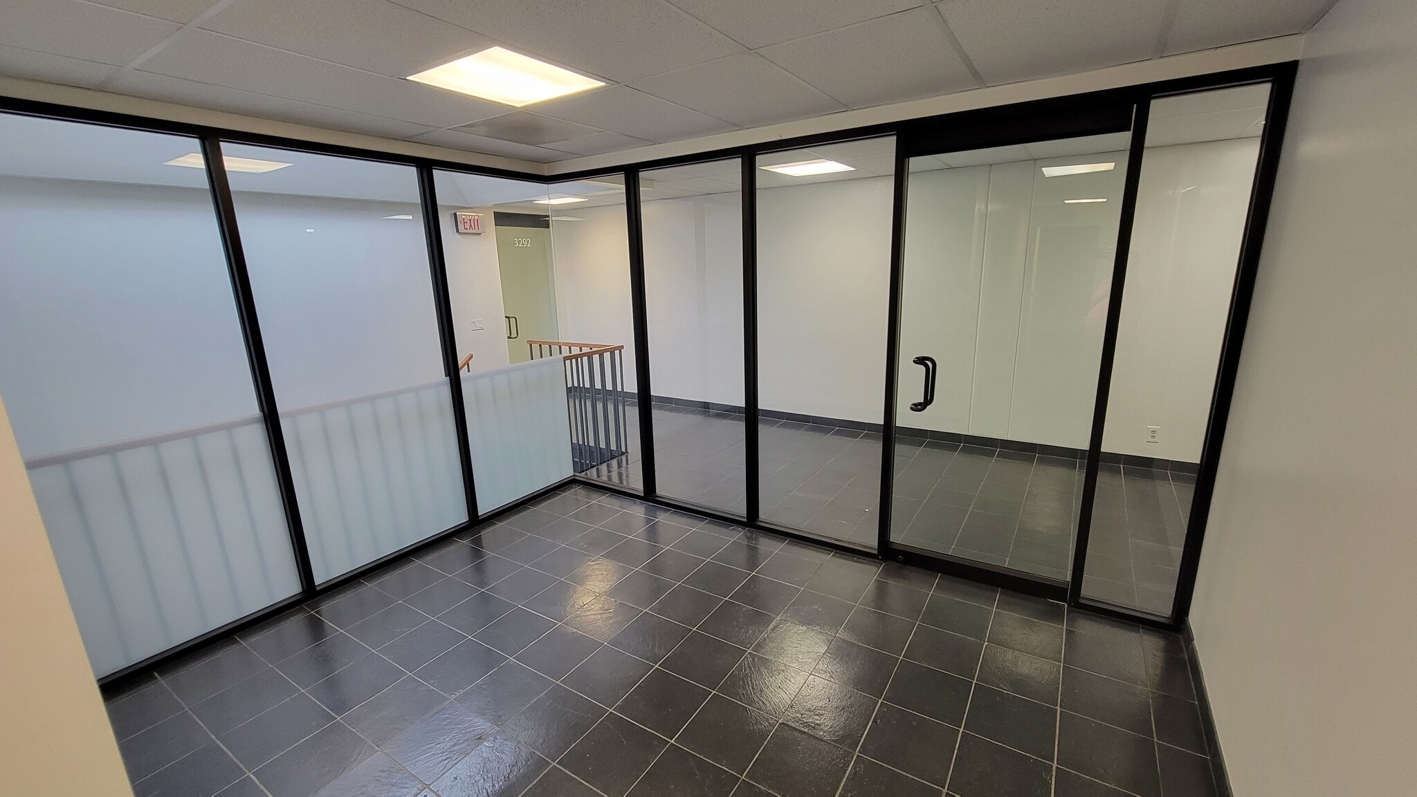 3292 E Spring St, Long Beach, CA à louer Photo de l’immeuble– Image 1 sur 26