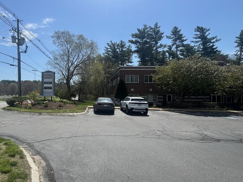 47 E Grove St, Middleborough, MA à louer - Photo de l’immeuble – Image 1 sur 11