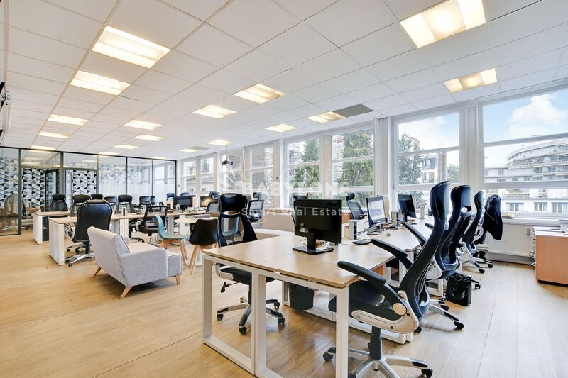Bureau dans Neuilly-sur-Seine à louer - Photo intérieure – Image 3 sur 12