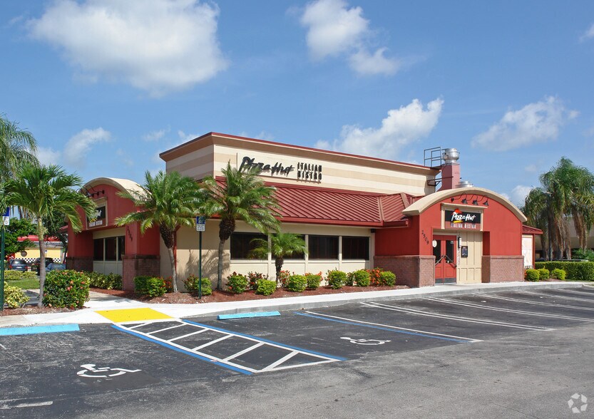 2421-2627 Okeechobee Blvd, West Palm Beach, FL à louer - Photo de l’immeuble – Image 1 sur 2