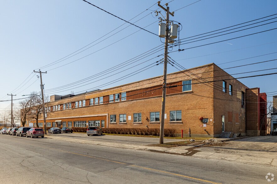 5785 Rue Paré, Mt Royal, QC à louer - Photo de l’immeuble – Image 3 sur 6