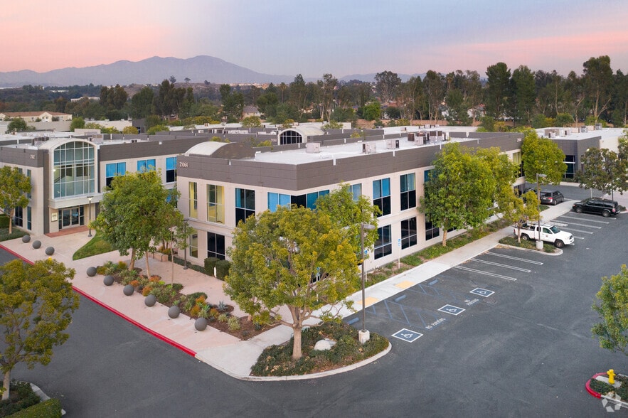 20984 Bake Pky, Lake Forest, CA à louer - Photo principale – Image 3 sur 23