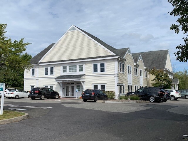 100B Danbury Rd, Ridgefield, CT à louer - Photo de l’immeuble – Image 1 sur 2