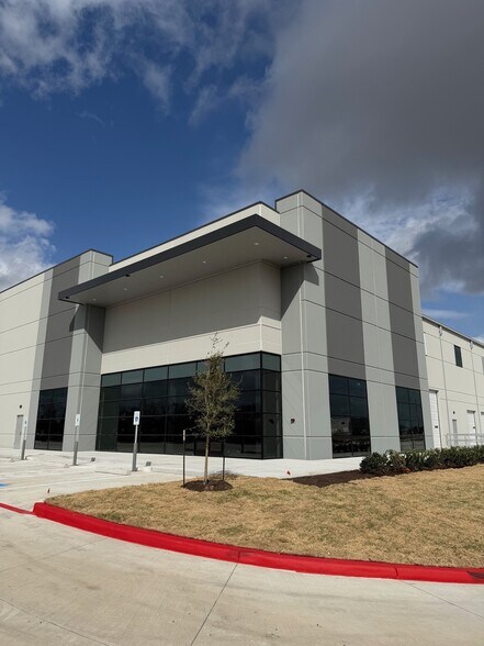 6140 Dixie Dr, Houston, TX à vendre - Photo de l’immeuble – Image 1 sur 2