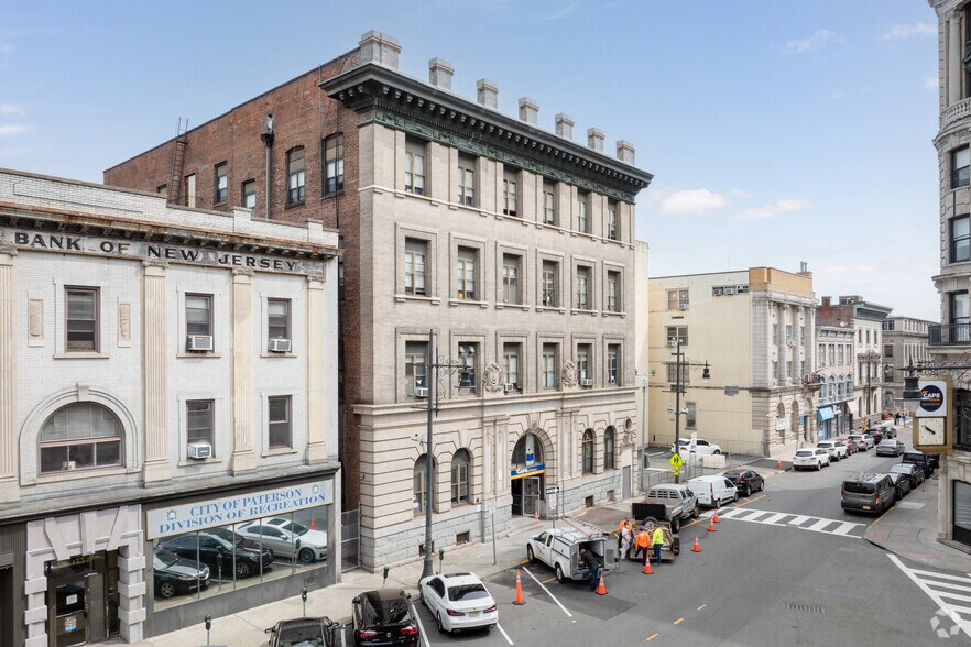 137 Ellison St, Paterson, NJ à vendre - Photo principale – Image 1 sur 5
