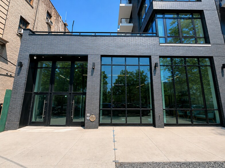 49-18 Vernon Blvd, Long Island City, NY à louer - Photo de l’immeuble – Image 1 sur 8