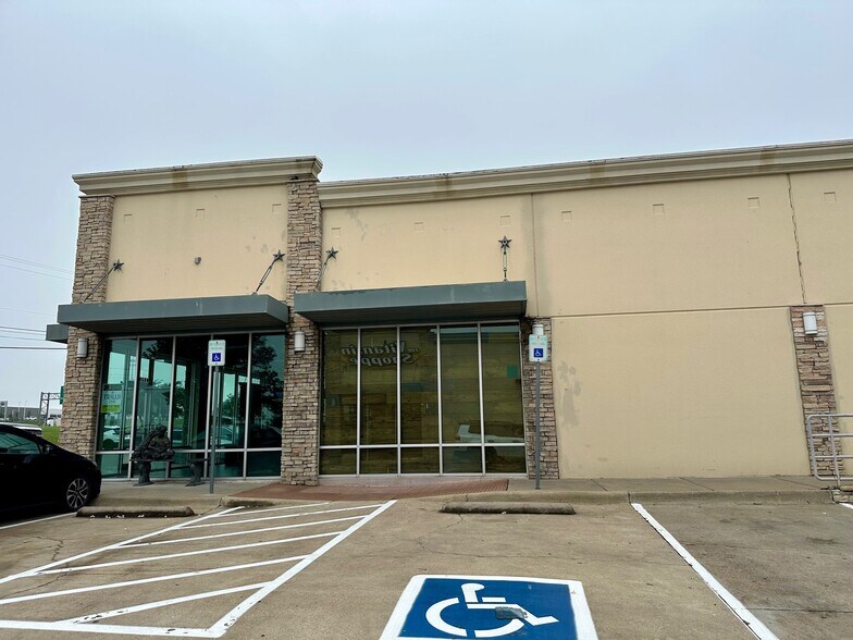 2452 W Loop 340, Waco, TX à louer - Photo de l’immeuble – Image 3 sur 18