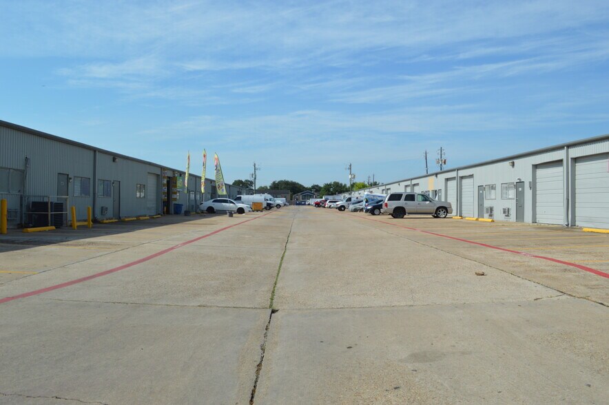 9805 Harwin Dr, Houston, TX à louer - Photo de l’immeuble – Image 3 sur 18