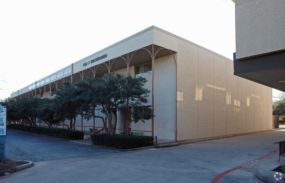 6162 E Mockingbird Ln, Dallas, TX à louer - Photo de l’immeuble – Image 3 sur 6