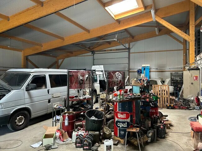 Plus de détails pour Local d’activités à vendre