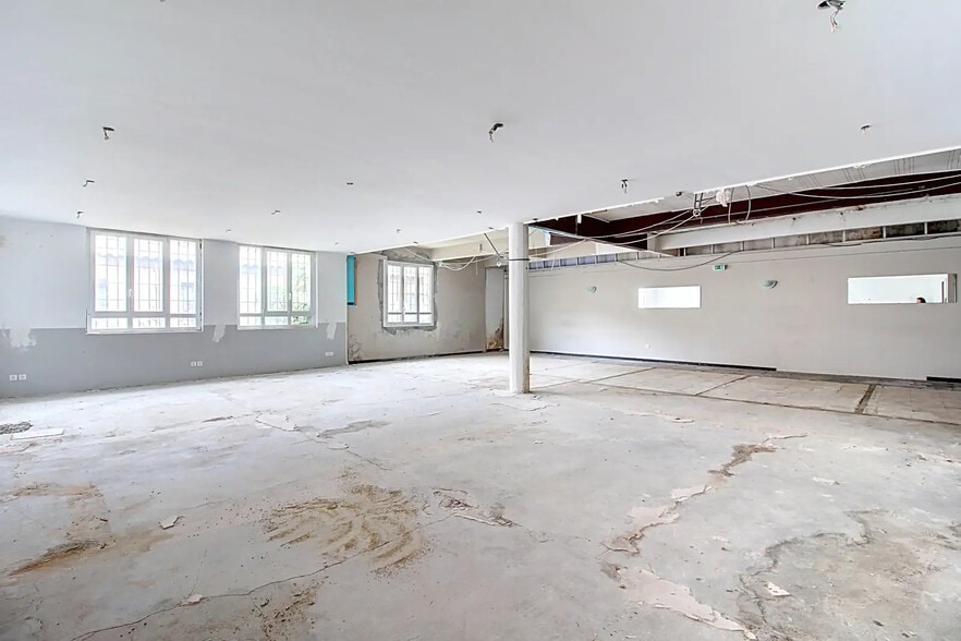 Local d'activités dans Draguignan à vendre - Photo de l’immeuble – Image 2 sur 8