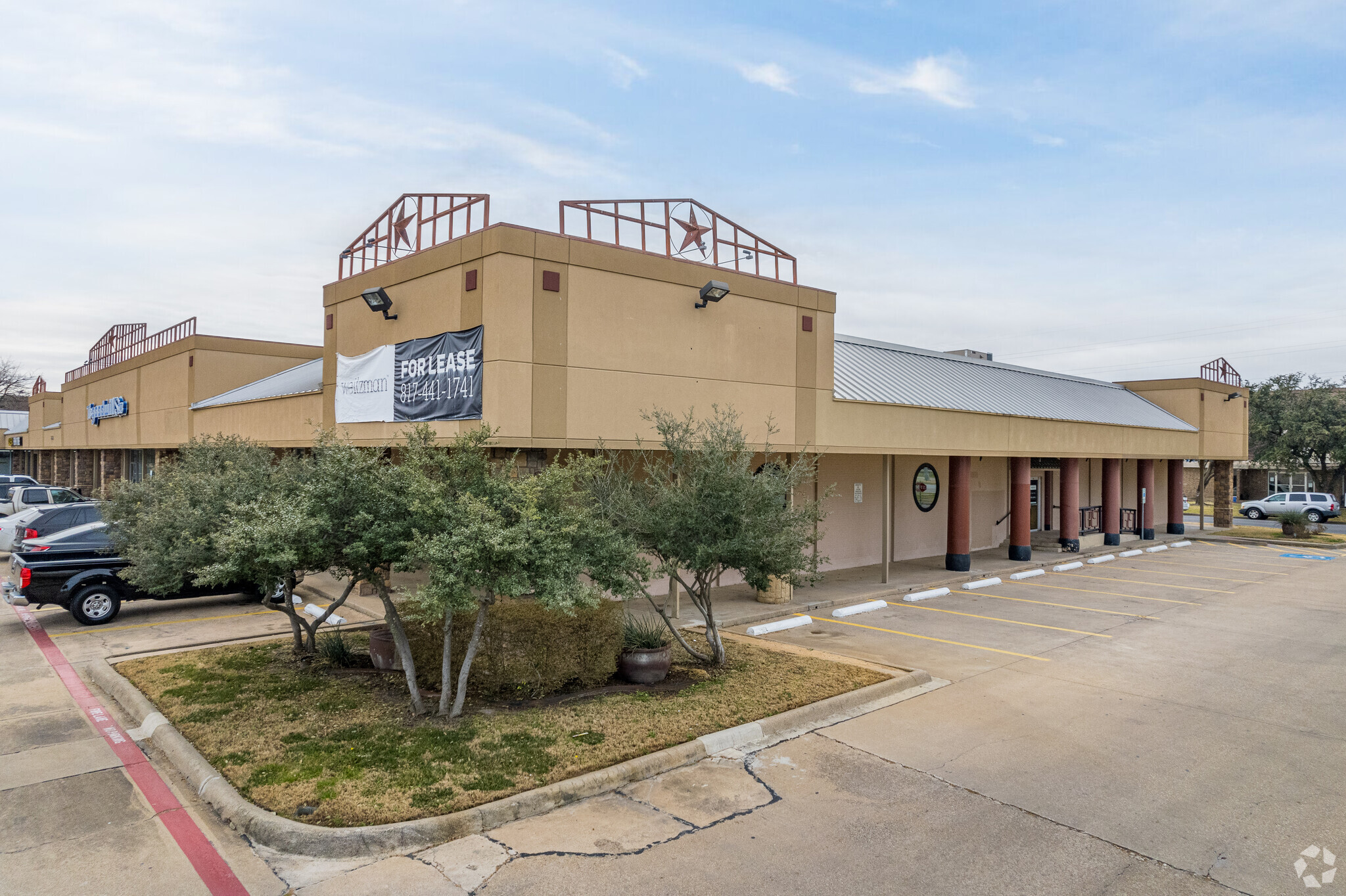 6299 Granbury Rd, Fort Worth, TX à louer Photo de l’immeuble– Image 1 sur 12