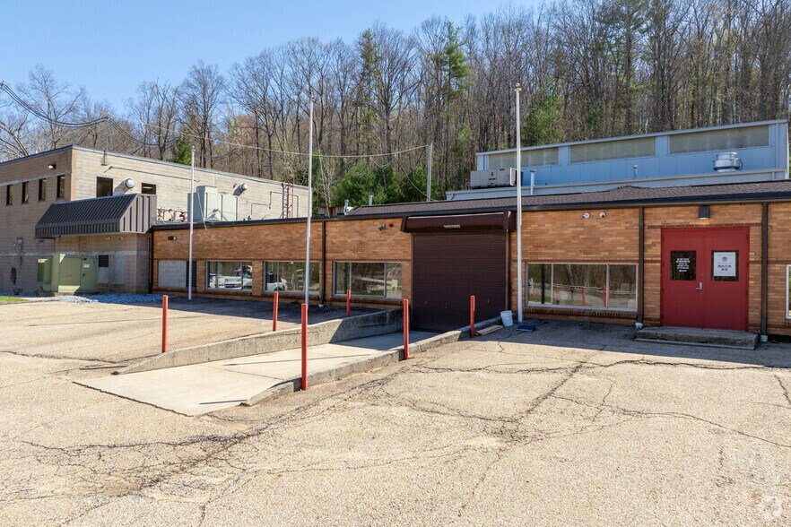 24 E Brookfield Rd, North Brookfield, MA à vendre - Photo de l’immeuble – Image 3 sur 12
