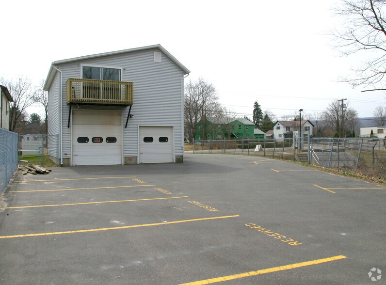 77-79 Pine St, Bristol, CT à louer - Photo de l’immeuble – Image 2 sur 2
