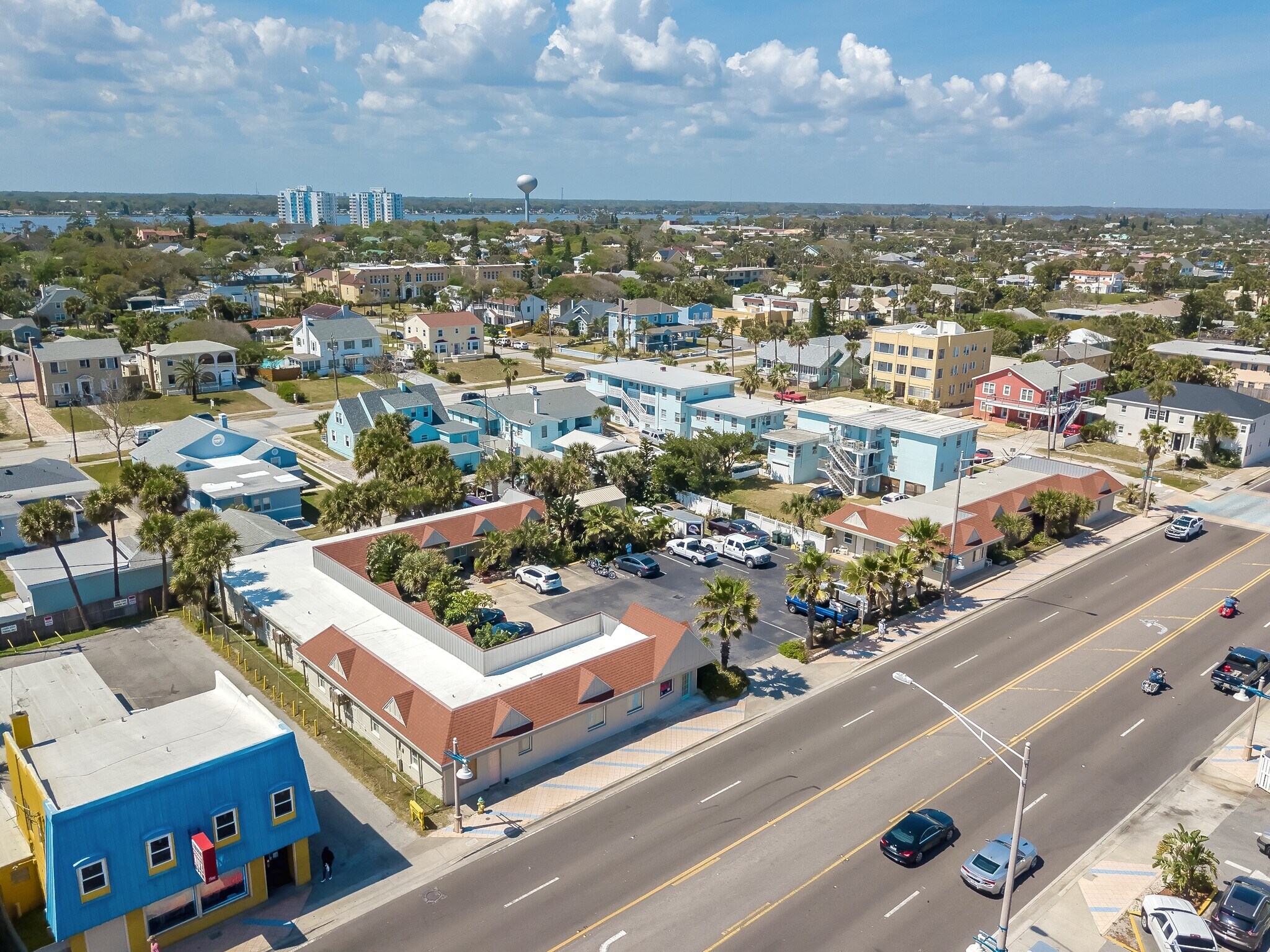 735 N Atlantic Ave, Daytona Beach, FL à vendre Photo principale– Image 1 sur 15