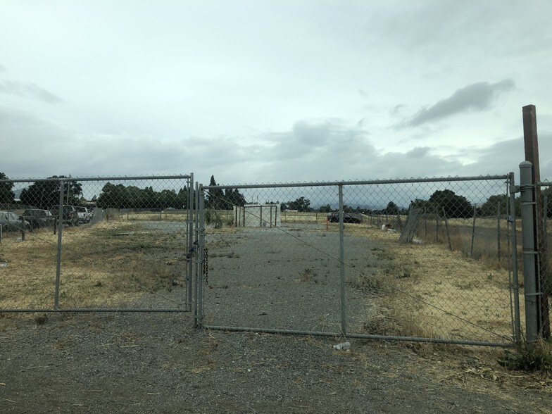 905 E San Martin Ave, San Martin, CA à vendre - Photo de l’immeuble – Image 2 sur 9