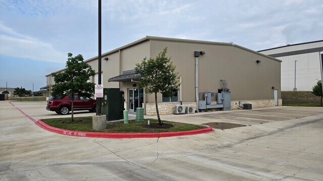 214 Warehouse Dr, Buda, TX à louer - Photo de l’immeuble – Image 3 sur 10