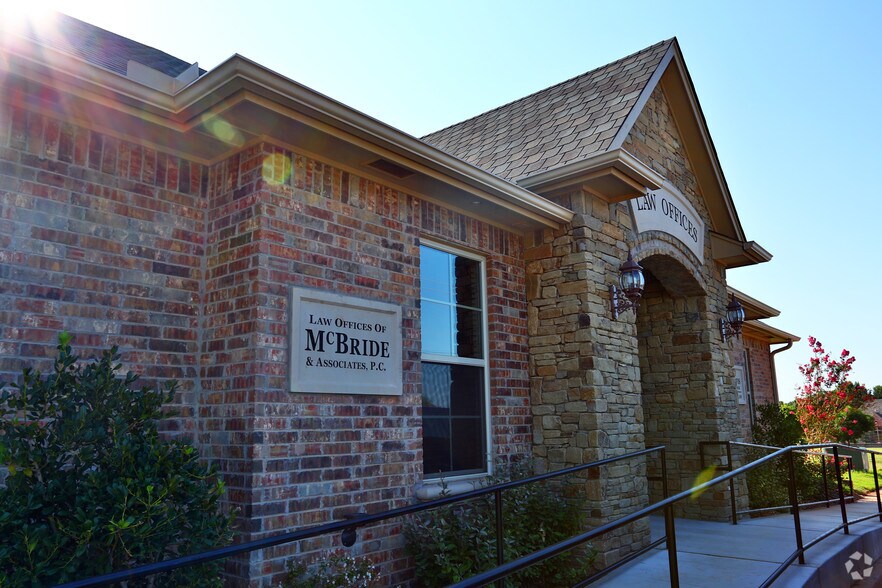 732 N Santa Fe, Edmond, OK à vendre - Photo de l’immeuble – Image 3 sur 3