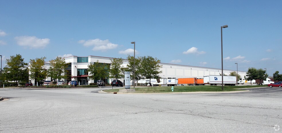 7452 Tempelhof Dr, Indianapolis, IN à louer - Photo principale – Image 1 sur 4