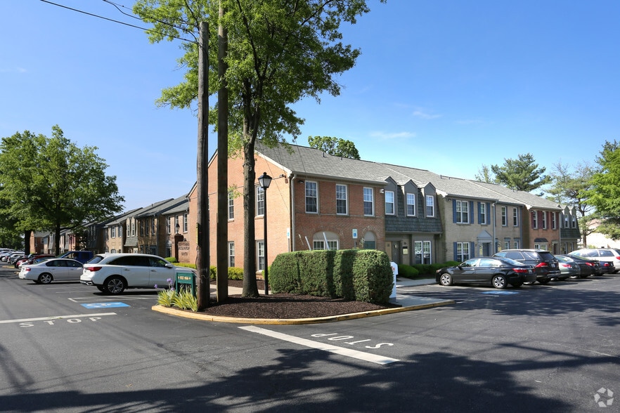 932 Hungerford Dr, Rockville, MD à vendre - Photo principale – Image 1 sur 7