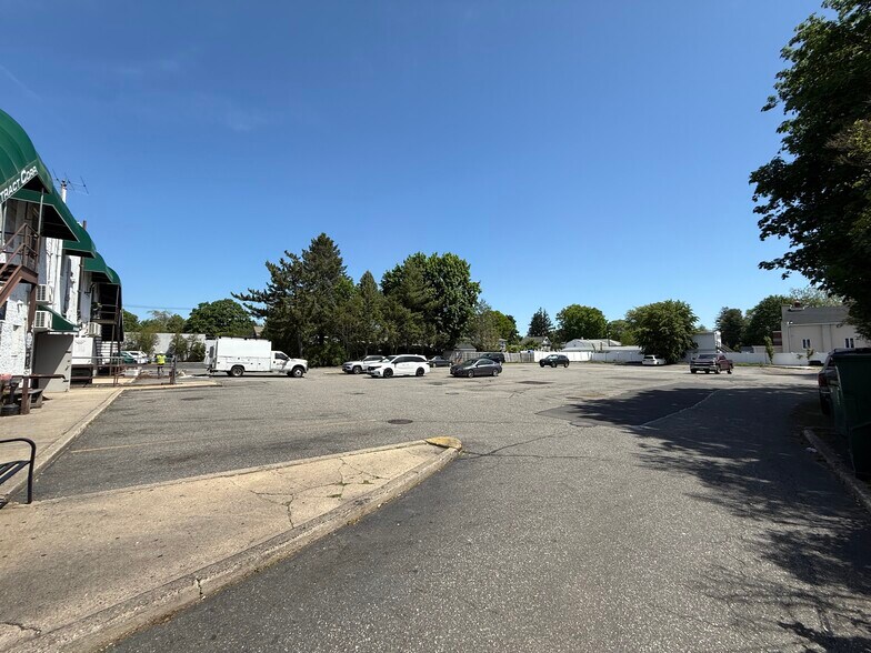 52-54 Broadway, Greenlawn, NY à louer - Photo de l’immeuble – Image 3 sur 16