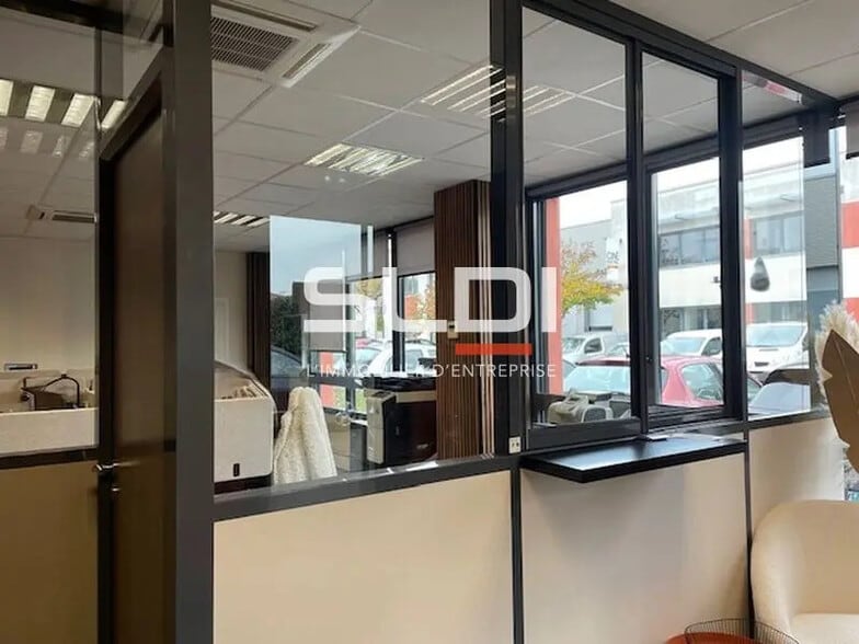 Local d’activités dans Décines-Charpieu à louer - Photo intérieure – Image 2 sur 14
