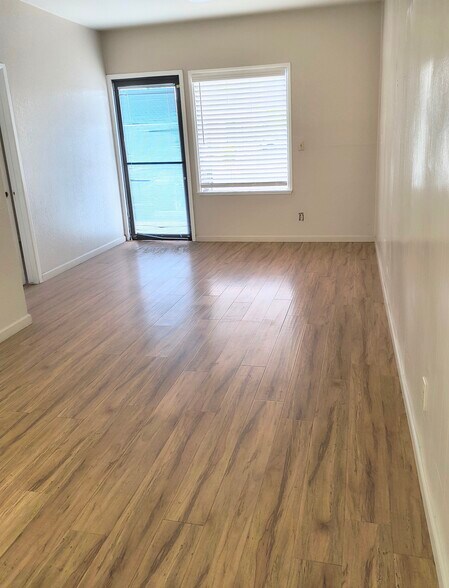3500 Oakdale Rd, Modesto, CA à louer - Hall d’entrée – Image 2 sur 8