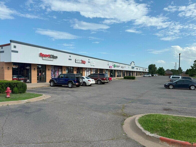2100 W Danforth Rd, Edmond, OK à louer - Photo de l’immeuble – Image 2 sur 6