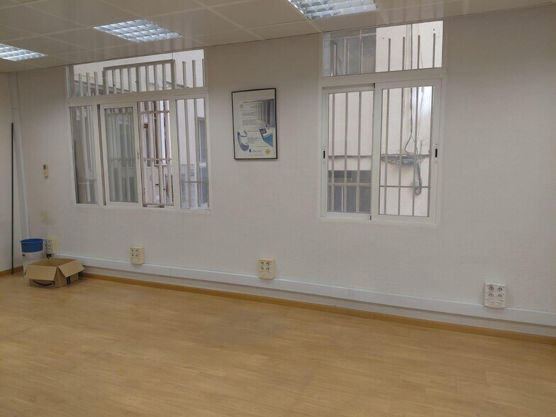 Immeuble residentiel dans Madrid, Madrid à vendre - Photo intérieure – Image 3 sur 17