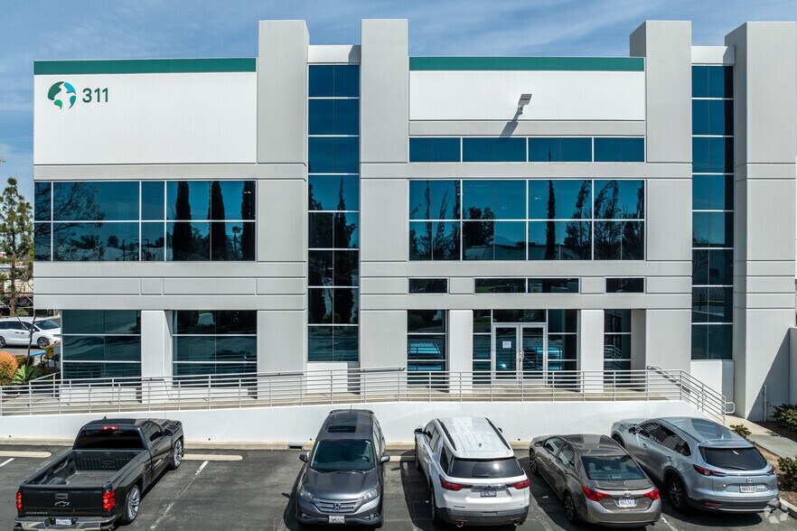 311 S Doolittle Ave, San Bernardino, CA à louer - Photo de l’immeuble – Image 2 sur 6