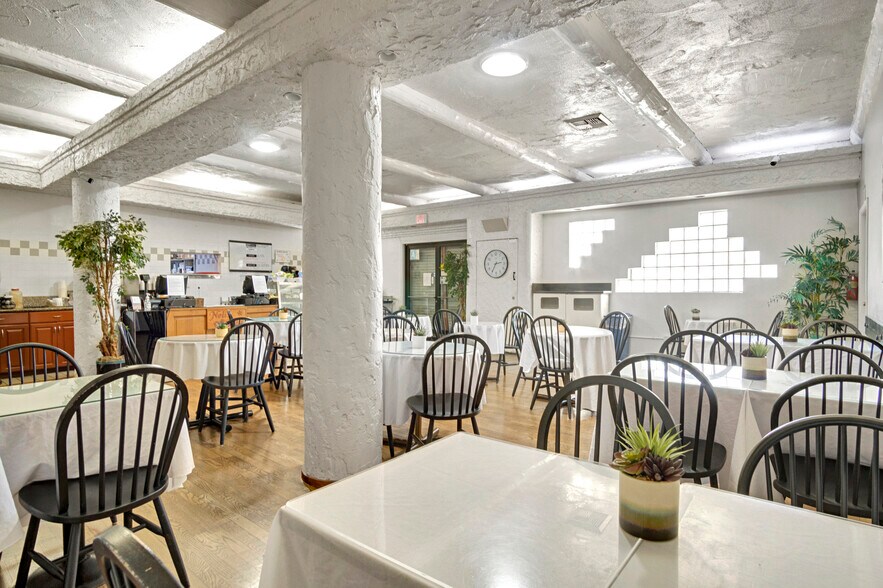 2214 Stoner Ave, Los Angeles, CA à vendre - Photo de l’immeuble – Image 2 sur 22
