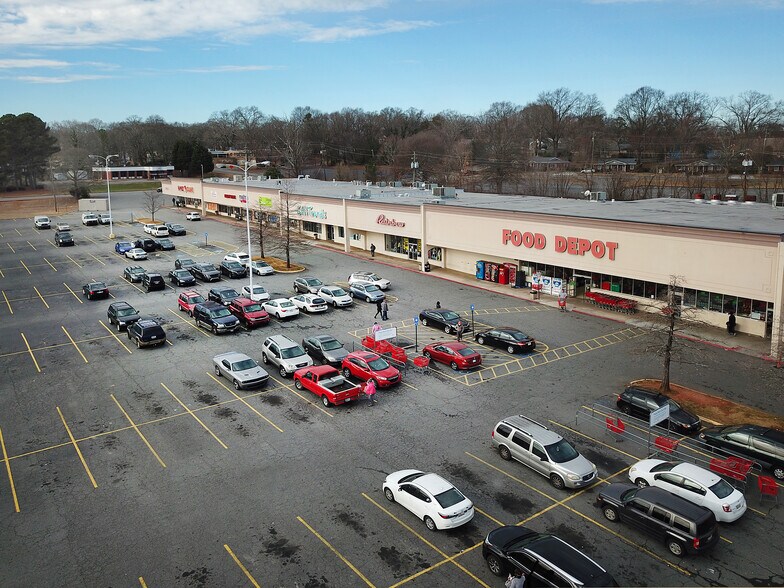 621 S Marietta Pky, Marietta, GA à louer - Photo de l’immeuble – Image 3 sur 9
