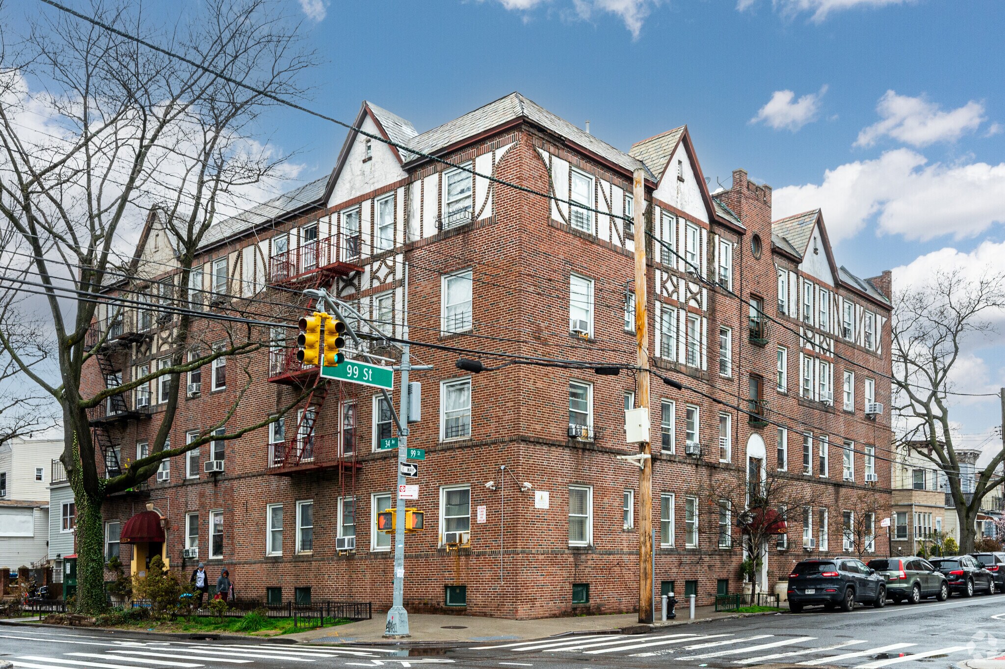 9815 34th Ave, Corona, NY à vendre Photo de l’immeuble– Image 1 sur 18