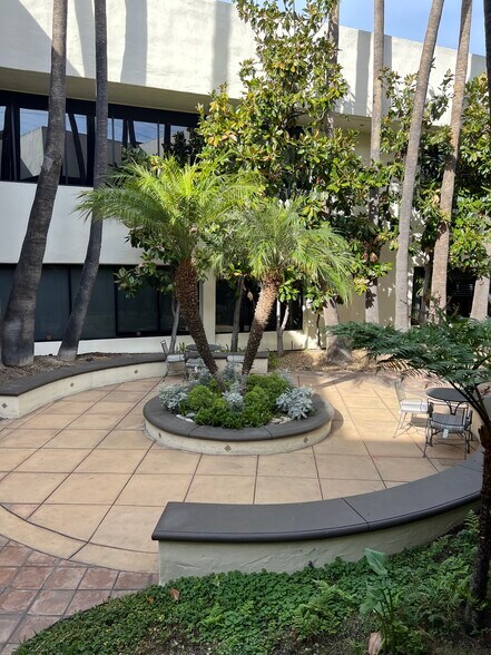 30423 Canwood St, Agoura Hills, CA à vendre - Photo de l’immeuble – Image 3 sur 27
